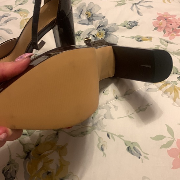 Express high heels - Picture 2 of 6